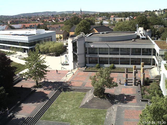 Foto der Webcam: Verwaltungsgebäude, Innenhof mit Audimax, Hörsaal-Gebäude 1