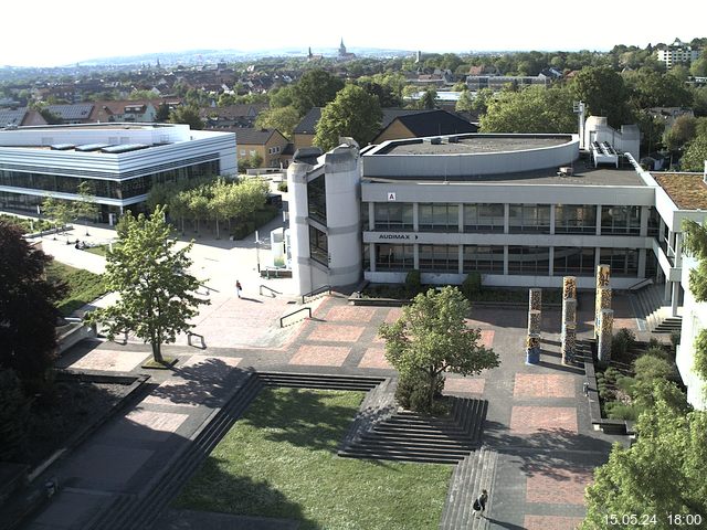 Foto der Webcam: Verwaltungsgebäude, Innenhof mit Audimax, Hörsaal-Gebäude 1