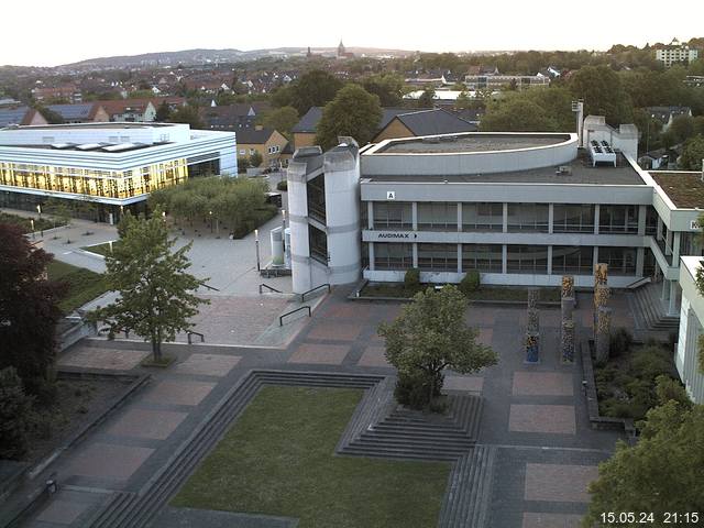 Foto der Webcam: Verwaltungsgebäude, Innenhof mit Audimax, Hörsaal-Gebäude 1