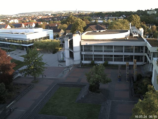 Foto der Webcam: Verwaltungsgebäude, Innenhof mit Audimax, Hörsaal-Gebäude 1