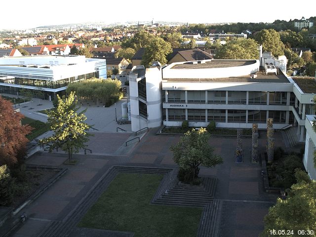 Foto der Webcam: Verwaltungsgebäude, Innenhof mit Audimax, Hörsaal-Gebäude 1