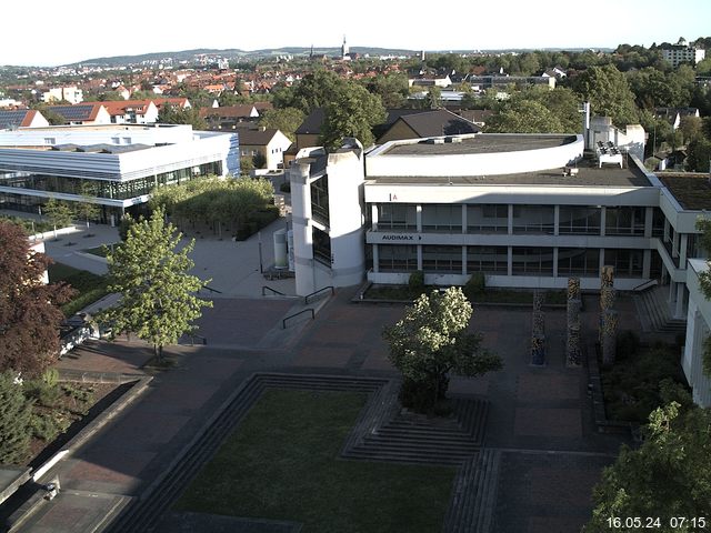 Foto der Webcam: Verwaltungsgebäude, Innenhof mit Audimax, Hörsaal-Gebäude 1