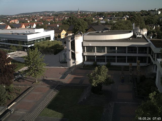 Foto der Webcam: Verwaltungsgebäude, Innenhof mit Audimax, Hörsaal-Gebäude 1