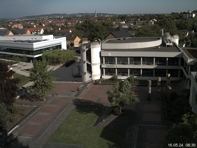 Foto der Webcam: Verwaltungsgebäude, Innenhof mit Audimax, Hörsaal-Gebäude 1