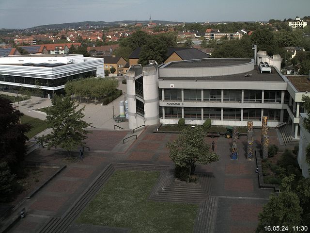 Foto der Webcam: Verwaltungsgebäude, Innenhof mit Audimax, Hörsaal-Gebäude 1