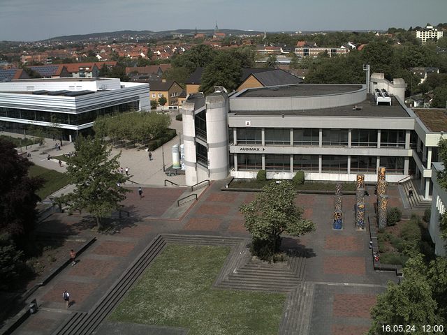 Foto der Webcam: Verwaltungsgebäude, Innenhof mit Audimax, Hörsaal-Gebäude 1