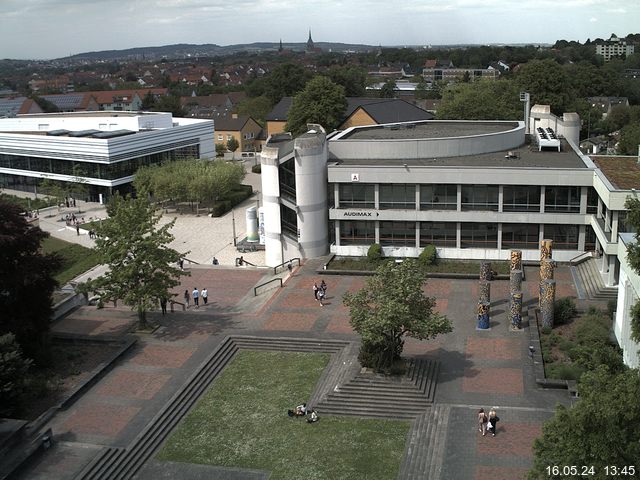 Foto der Webcam: Verwaltungsgebäude, Innenhof mit Audimax, Hörsaal-Gebäude 1