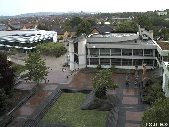 Foto der Webcam: Verwaltungsgebäude, Innenhof mit Audimax, Hörsaal-Gebäude 1