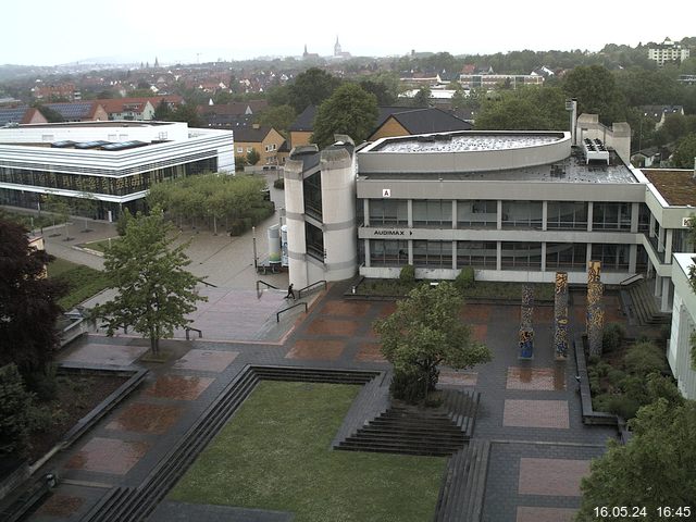 Foto der Webcam: Verwaltungsgebäude, Innenhof mit Audimax, Hörsaal-Gebäude 1