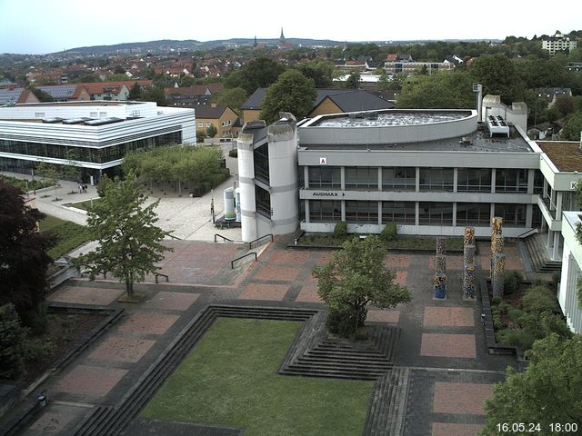 Foto der Webcam: Verwaltungsgebäude, Innenhof mit Audimax, Hörsaal-Gebäude 1