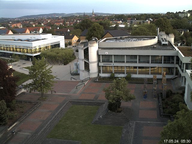 Foto der Webcam: Verwaltungsgebäude, Innenhof mit Audimax, Hörsaal-Gebäude 1