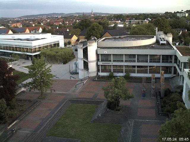 Foto der Webcam: Verwaltungsgebäude, Innenhof mit Audimax, Hörsaal-Gebäude 1