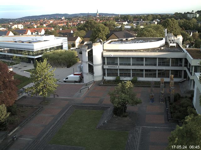 Foto der Webcam: Verwaltungsgebäude, Innenhof mit Audimax, Hörsaal-Gebäude 1