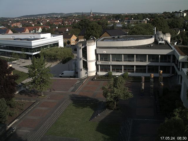 Foto der Webcam: Verwaltungsgebäude, Innenhof mit Audimax, Hörsaal-Gebäude 1