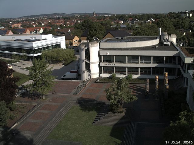 Foto der Webcam: Verwaltungsgebäude, Innenhof mit Audimax, Hörsaal-Gebäude 1