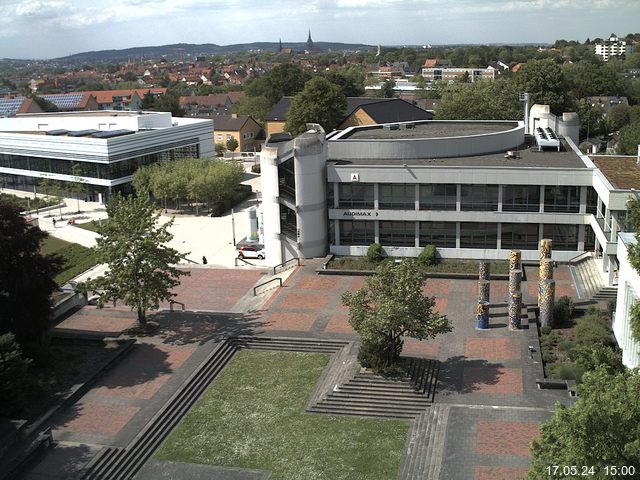 Foto der Webcam: Verwaltungsgebäude, Innenhof mit Audimax, Hörsaal-Gebäude 1