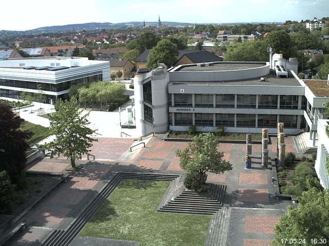 Foto der Webcam: Verwaltungsgebäude, Innenhof mit Audimax, Hörsaal-Gebäude 1