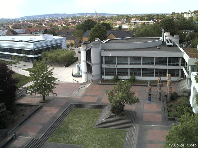 Foto der Webcam: Verwaltungsgebäude, Innenhof mit Audimax, Hörsaal-Gebäude 1