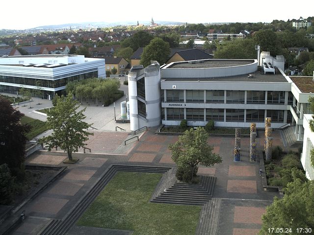 Foto der Webcam: Verwaltungsgebäude, Innenhof mit Audimax, Hörsaal-Gebäude 1