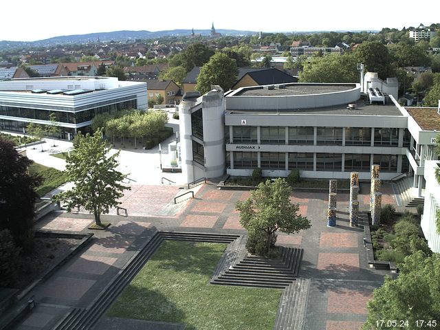 Foto der Webcam: Verwaltungsgebäude, Innenhof mit Audimax, Hörsaal-Gebäude 1