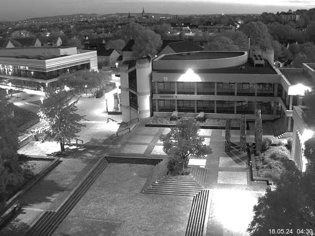 Foto der Webcam: Verwaltungsgebäude, Innenhof mit Audimax, Hörsaal-Gebäude 1