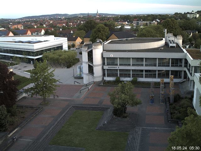 Foto der Webcam: Verwaltungsgebäude, Innenhof mit Audimax, Hörsaal-Gebäude 1