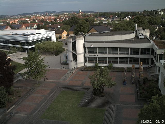 Foto der Webcam: Verwaltungsgebäude, Innenhof mit Audimax, Hörsaal-Gebäude 1