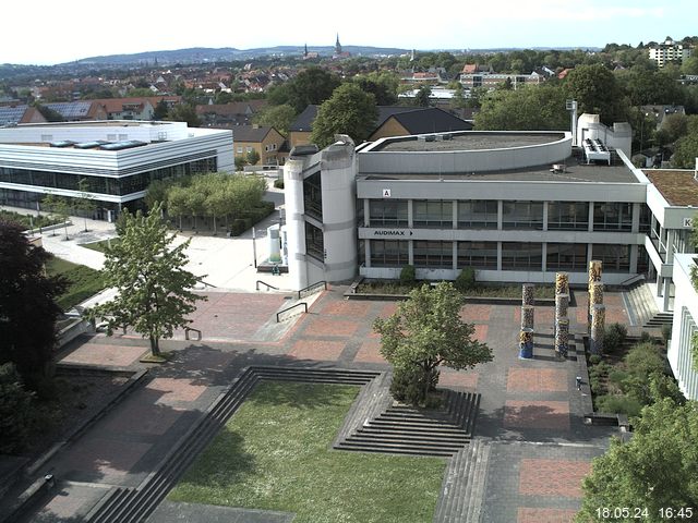 Foto der Webcam: Verwaltungsgebäude, Innenhof mit Audimax, Hörsaal-Gebäude 1