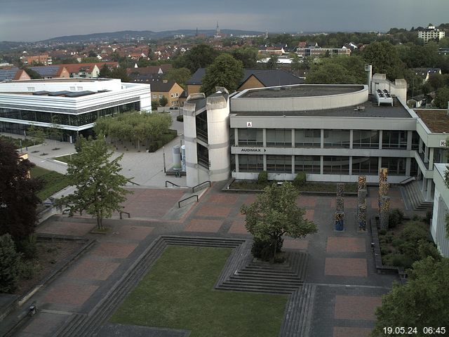 Foto der Webcam: Verwaltungsgebäude, Innenhof mit Audimax, Hörsaal-Gebäude 1