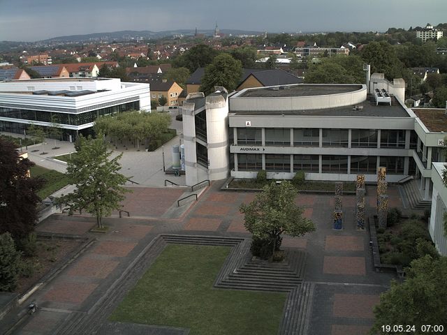 Foto der Webcam: Verwaltungsgebäude, Innenhof mit Audimax, Hörsaal-Gebäude 1