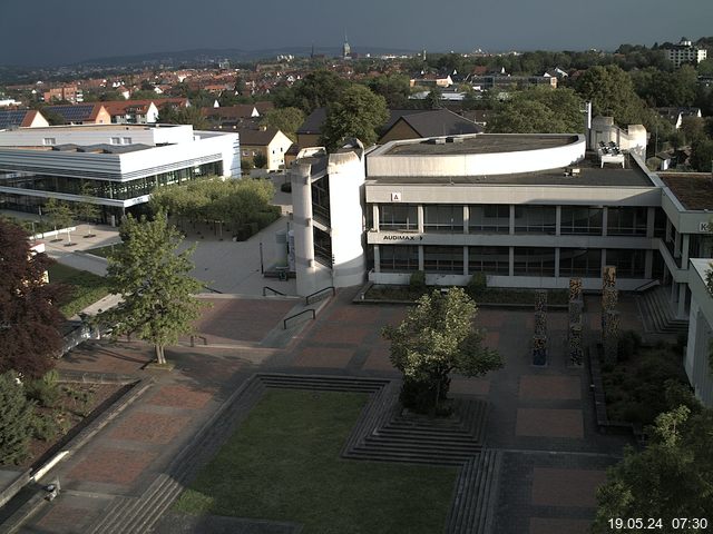 Foto der Webcam: Verwaltungsgebäude, Innenhof mit Audimax, Hörsaal-Gebäude 1