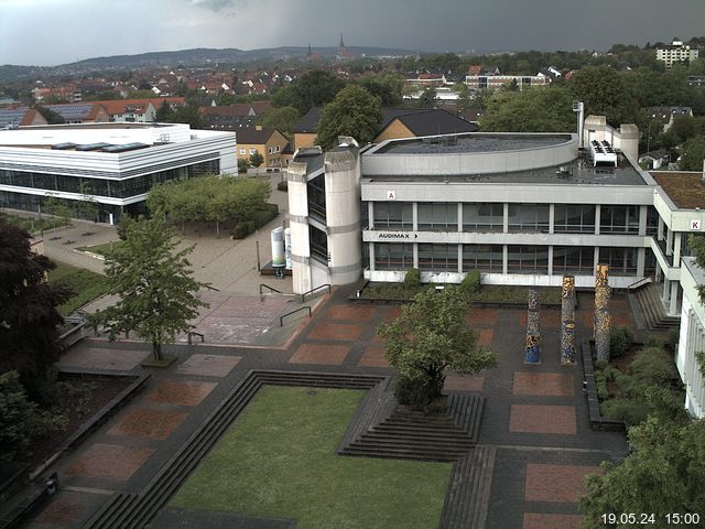 Foto der Webcam: Verwaltungsgebäude, Innenhof mit Audimax, Hörsaal-Gebäude 1