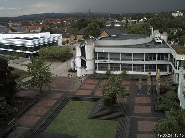 Foto der Webcam: Verwaltungsgebäude, Innenhof mit Audimax, Hörsaal-Gebäude 1