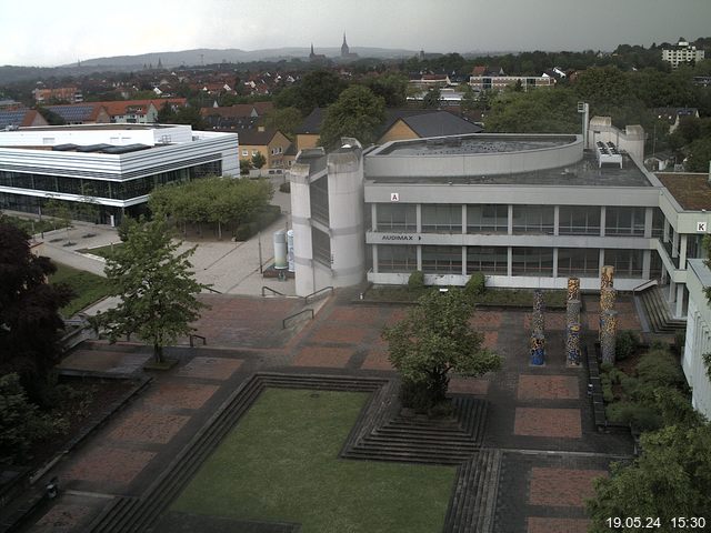 Foto der Webcam: Verwaltungsgebäude, Innenhof mit Audimax, Hörsaal-Gebäude 1