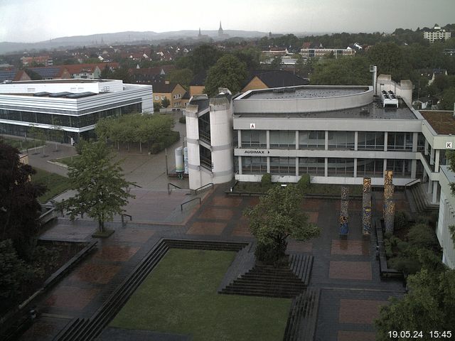 Foto der Webcam: Verwaltungsgebäude, Innenhof mit Audimax, Hörsaal-Gebäude 1