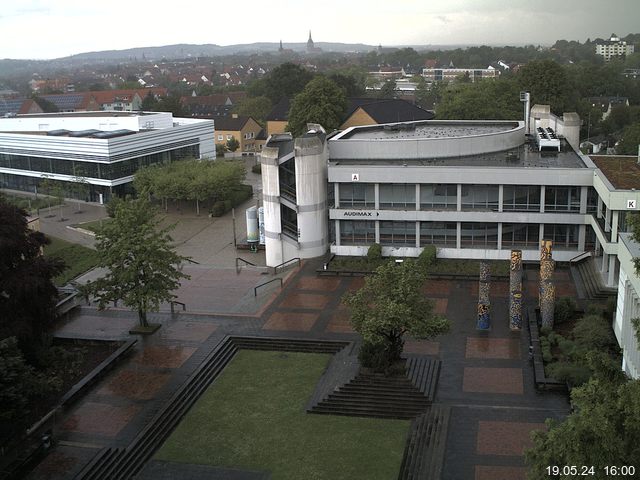 Foto der Webcam: Verwaltungsgebäude, Innenhof mit Audimax, Hörsaal-Gebäude 1