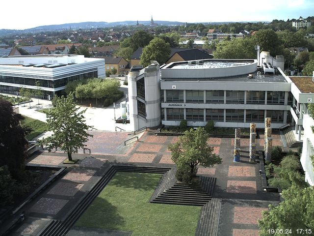 Foto der Webcam: Verwaltungsgebäude, Innenhof mit Audimax, Hörsaal-Gebäude 1