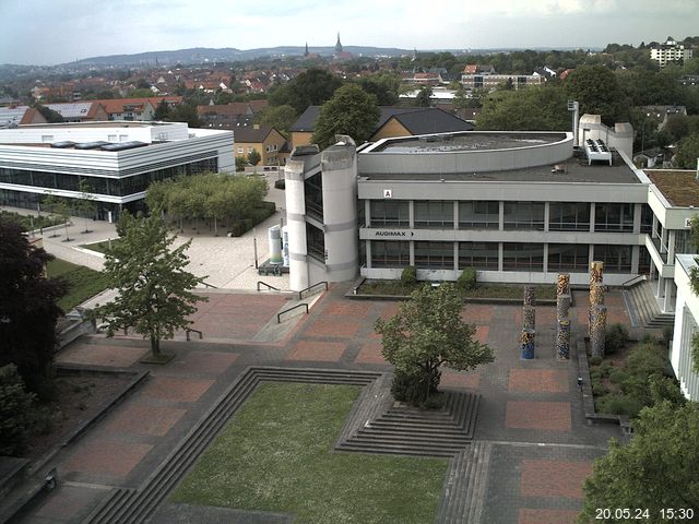 Foto der Webcam: Verwaltungsgebäude, Innenhof mit Audimax, Hörsaal-Gebäude 1