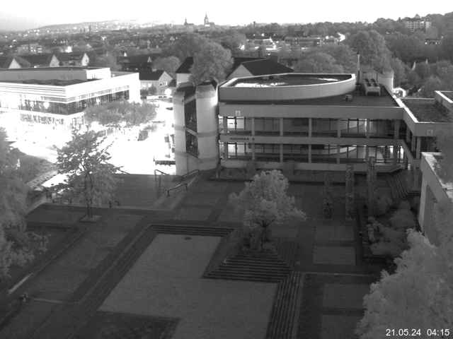 Foto der Webcam: Verwaltungsgebäude, Innenhof mit Audimax, Hörsaal-Gebäude 1