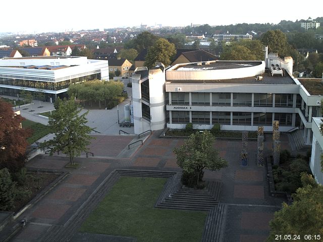 Foto der Webcam: Verwaltungsgebäude, Innenhof mit Audimax, Hörsaal-Gebäude 1