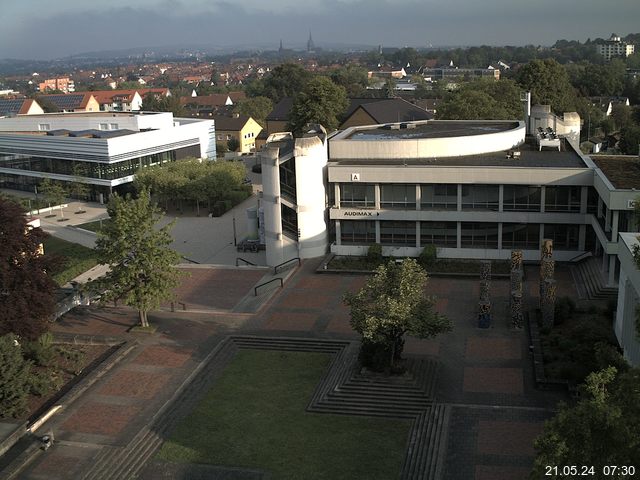 Foto der Webcam: Verwaltungsgebäude, Innenhof mit Audimax, Hörsaal-Gebäude 1