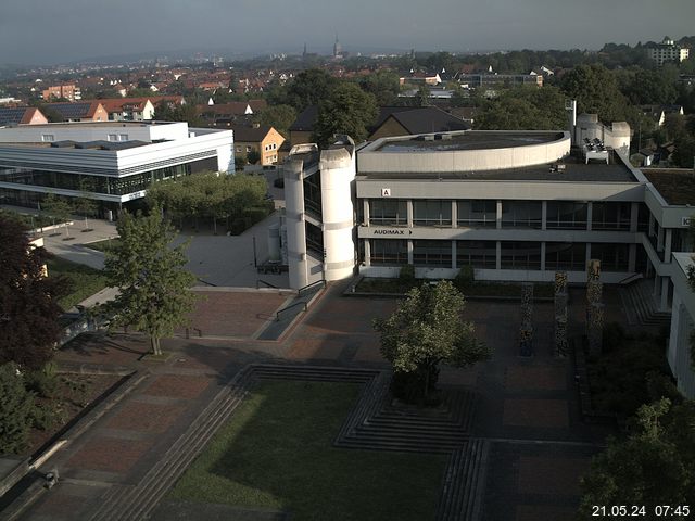 Foto der Webcam: Verwaltungsgebäude, Innenhof mit Audimax, Hörsaal-Gebäude 1