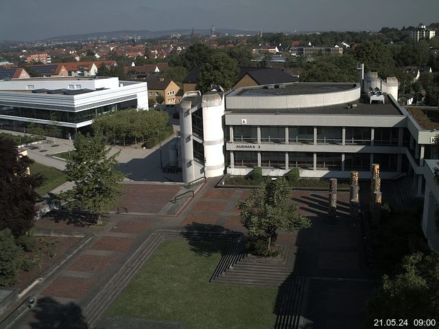 Foto der Webcam: Verwaltungsgebäude, Innenhof mit Audimax, Hörsaal-Gebäude 1