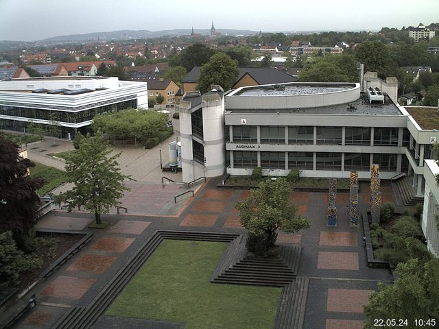 Foto der Webcam: Verwaltungsgebäude, Innenhof mit Audimax, Hörsaal-Gebäude 1