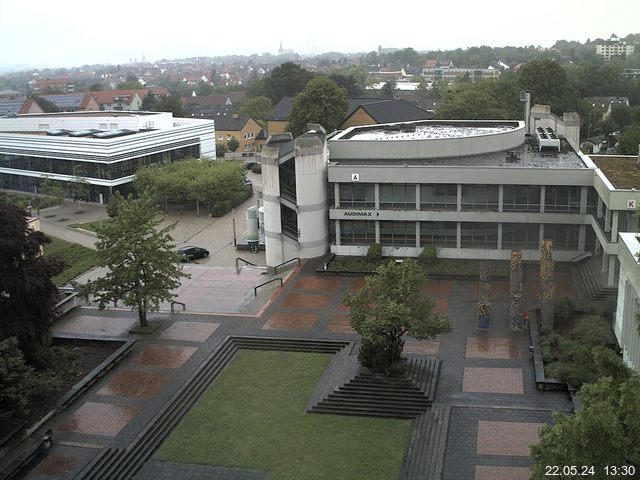 Foto der Webcam: Verwaltungsgebäude, Innenhof mit Audimax, Hörsaal-Gebäude 1