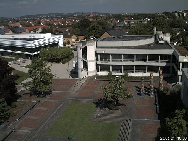 Foto der Webcam: Verwaltungsgebäude, Innenhof mit Audimax, Hörsaal-Gebäude 1