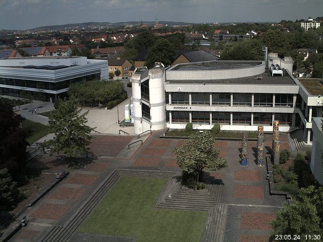 Foto der Webcam: Verwaltungsgebäude, Innenhof mit Audimax, Hörsaal-Gebäude 1