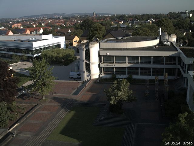 Foto der Webcam: Verwaltungsgebäude, Innenhof mit Audimax, Hörsaal-Gebäude 1