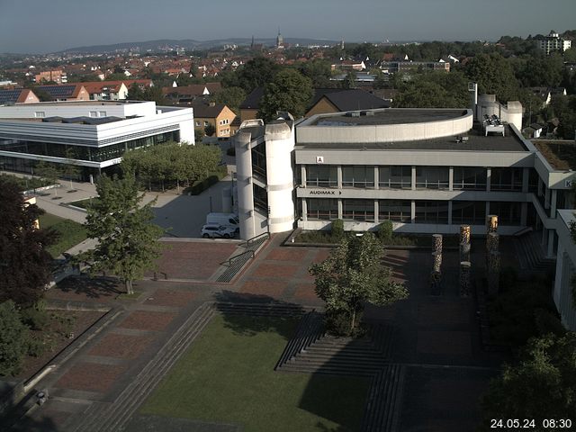 Foto der Webcam: Verwaltungsgebäude, Innenhof mit Audimax, Hörsaal-Gebäude 1