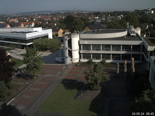 Foto der Webcam: Verwaltungsgebäude, Innenhof mit Audimax, Hörsaal-Gebäude 1